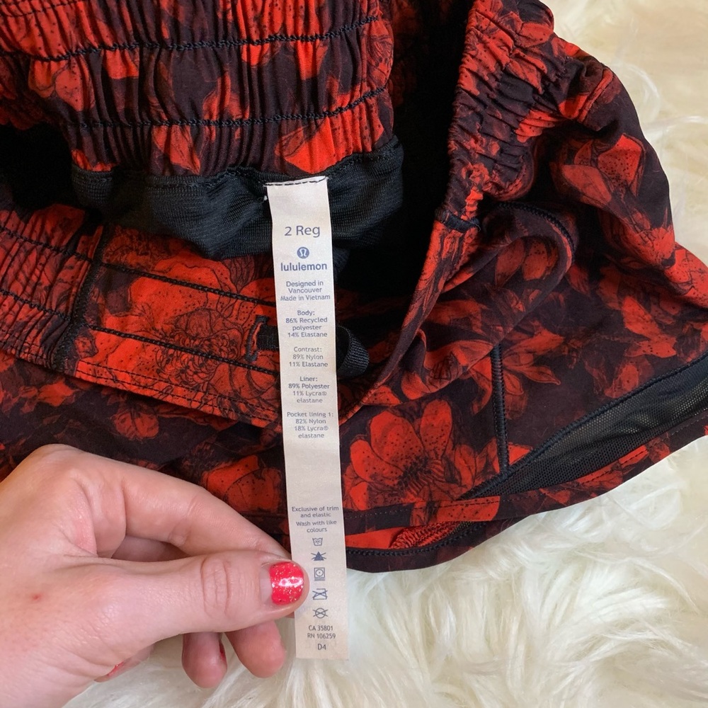 Lululemon red & black hotty hot shorts size 2, 2in - Picture 5 of 8